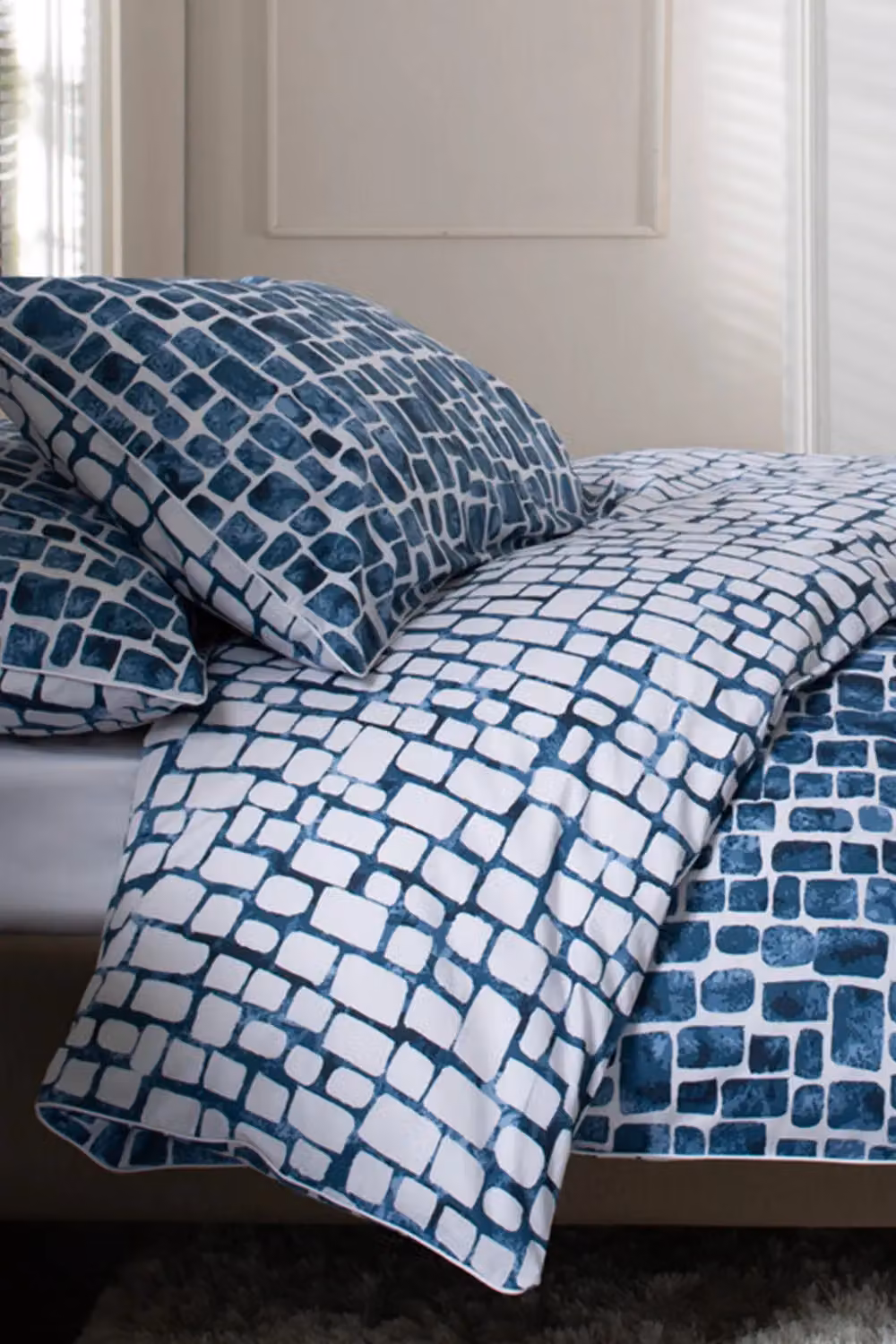 The Lyndon Company Tulle Breathable 100% Cotton Duvet Cover and Pillowcase Set in Blue, W/D/H: 200 x 220 cm and 140 x 200 cm – 2