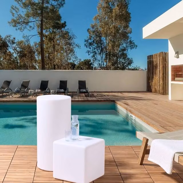 Wyld and Coco White Outdoor LED Cube Lamp with Remote Control, IP54 Waterproof, Rechargeable, W/D/H: 39 x 39 x 39 cm – 1
