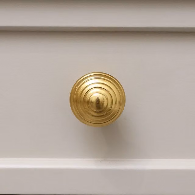 Melody Maison Round Polished Gold Metal Swirl Detailed Drawer Knob