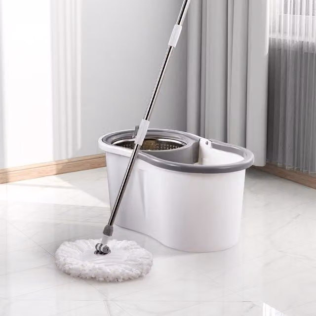 Livingandhome Self-Wringing Microfibre Mop with Cleaning Bucket and Wall Mount, Grey & White