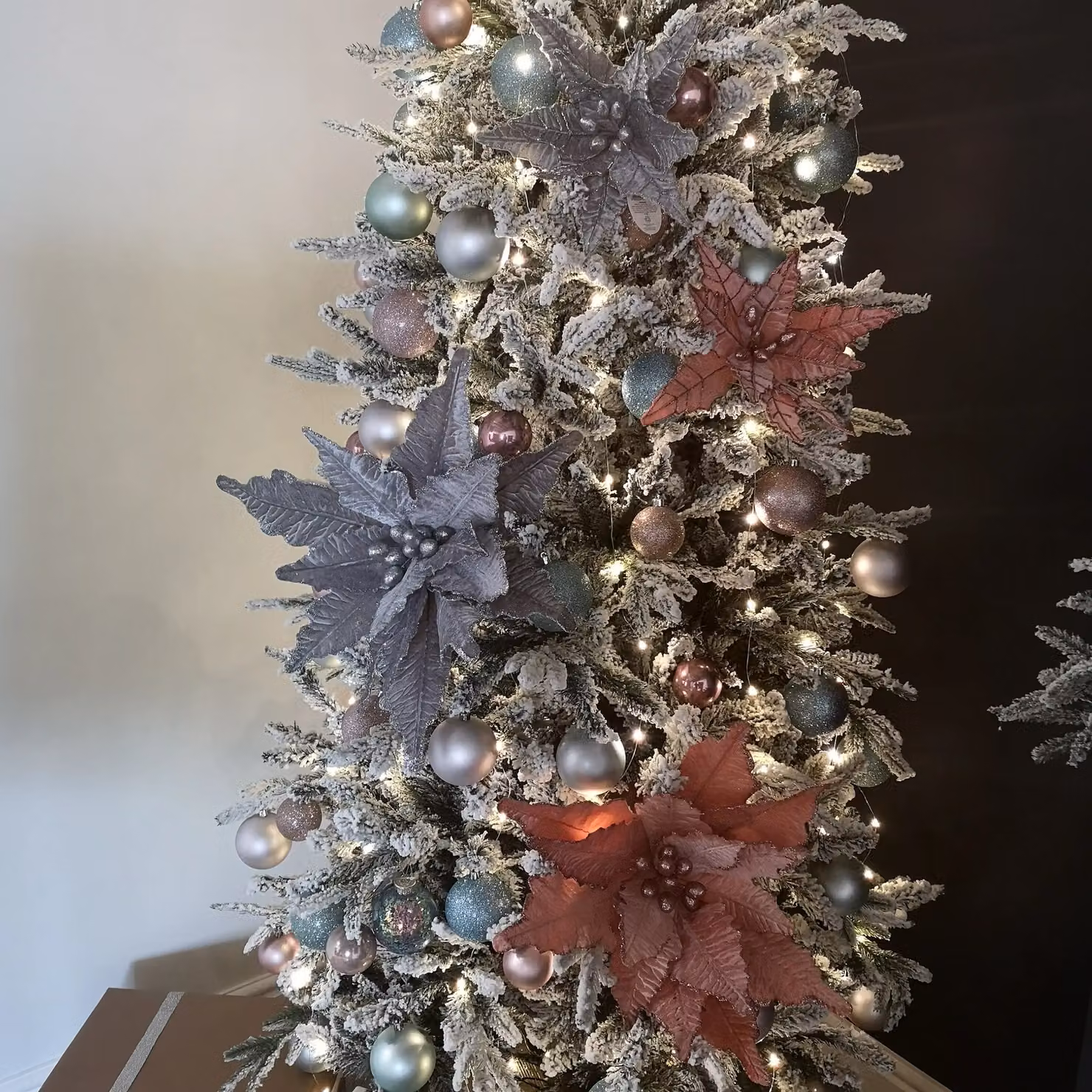 Samuel Alexander Silver Velvet Poinsettia Stem with Glitter Christmas Decoration, 50 cm – 3