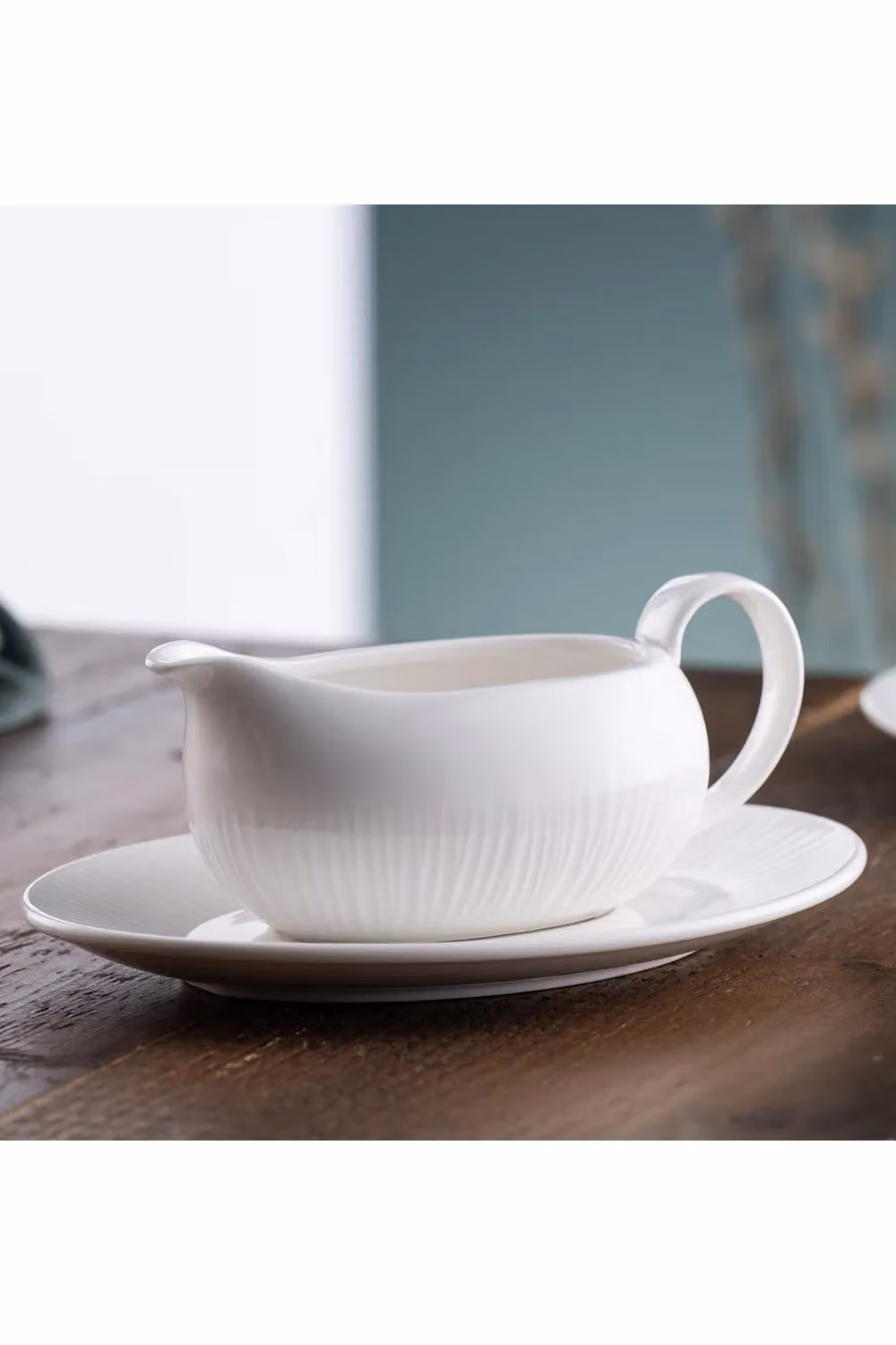 Belleek Living Erne White Porcelain Sauce Boat and Oval Tray Set – 2
