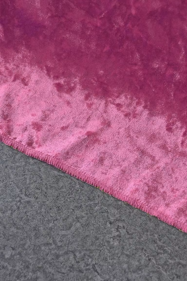 Neel Blue Crushed Velvet Table Runner in Pink, W/H: 33 x 274 cm