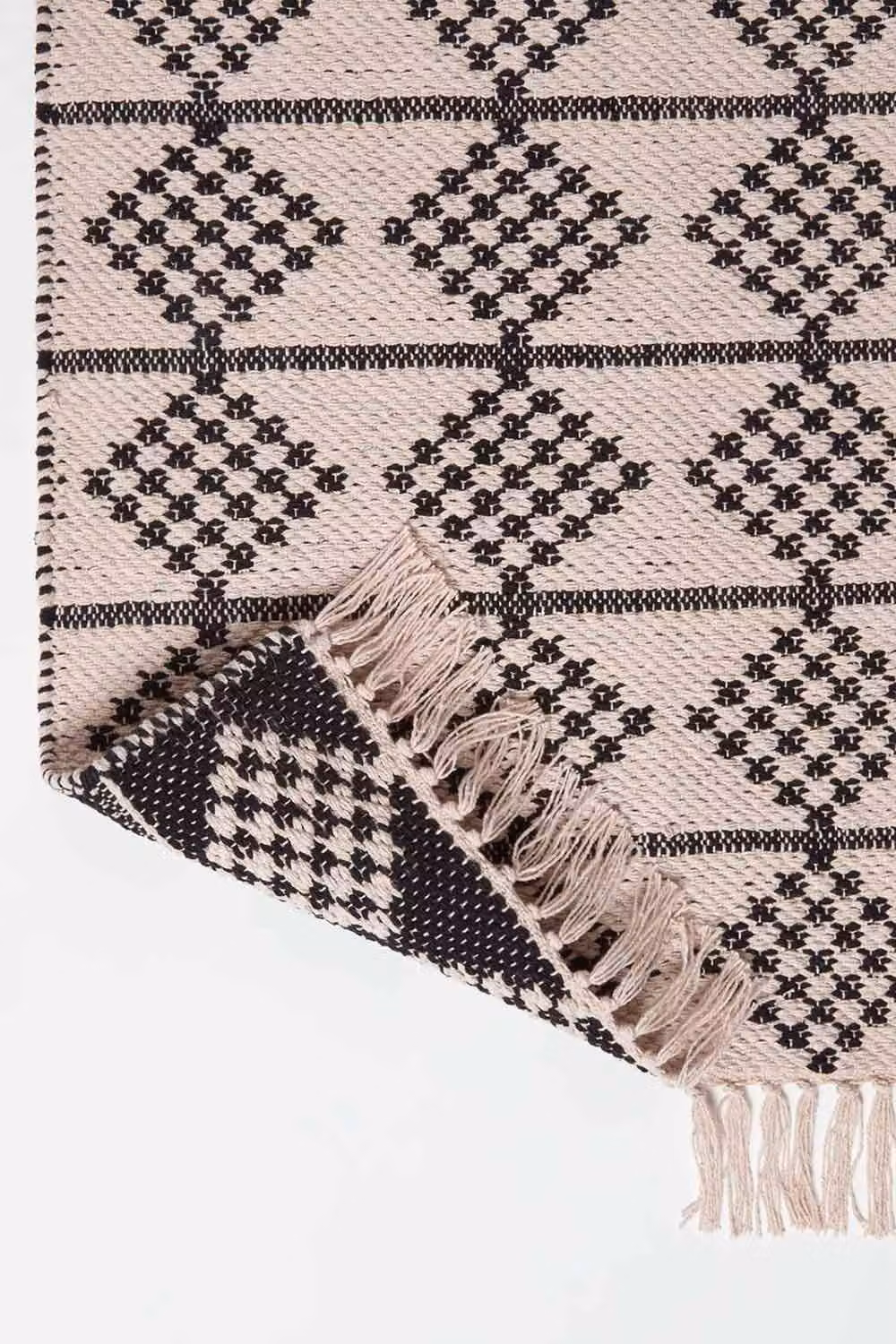 Homescapes Adana Handwoven Cotton Geometric Rug in Black, W/D/H: 90 x 150 x 1 cm – 3