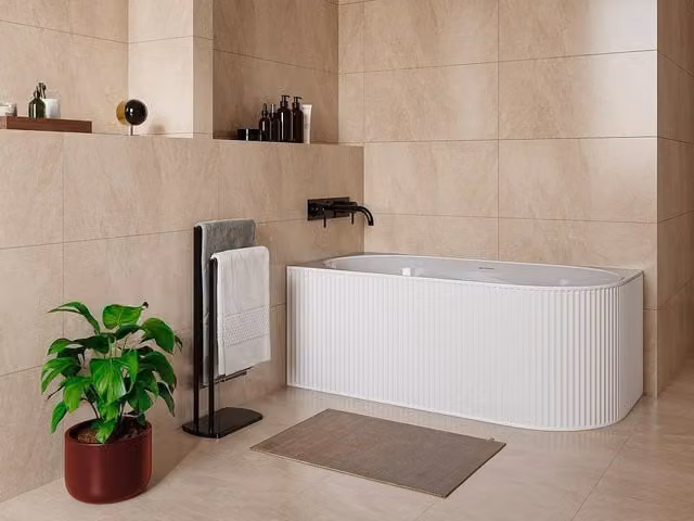 Vente-unique Striped Asymmetric Left Corner Bath in Matt White Acrylic, W/D/H: 170 x 80 x 60 cm