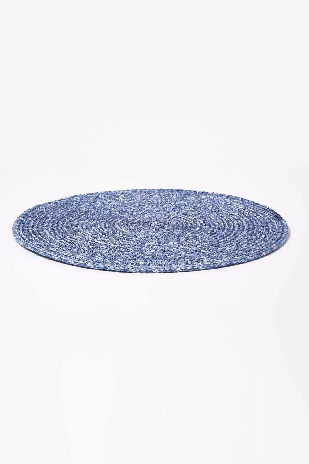 Homescapes Handwoven Round Placemats Set of 4 in Blue, Diameter: 40 cm – 2