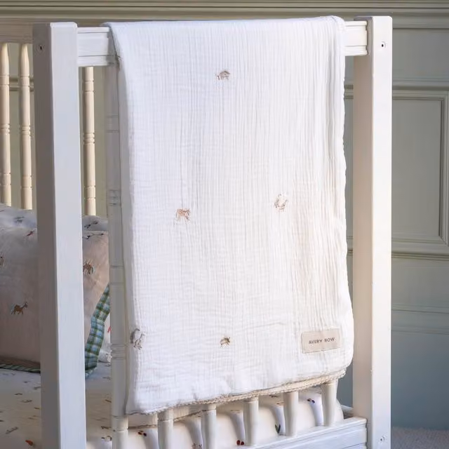 Avery Row Little Farm Embroidered Organic Cotton Muslin Blanket in White, W/D: 110 x 80 cm – 1