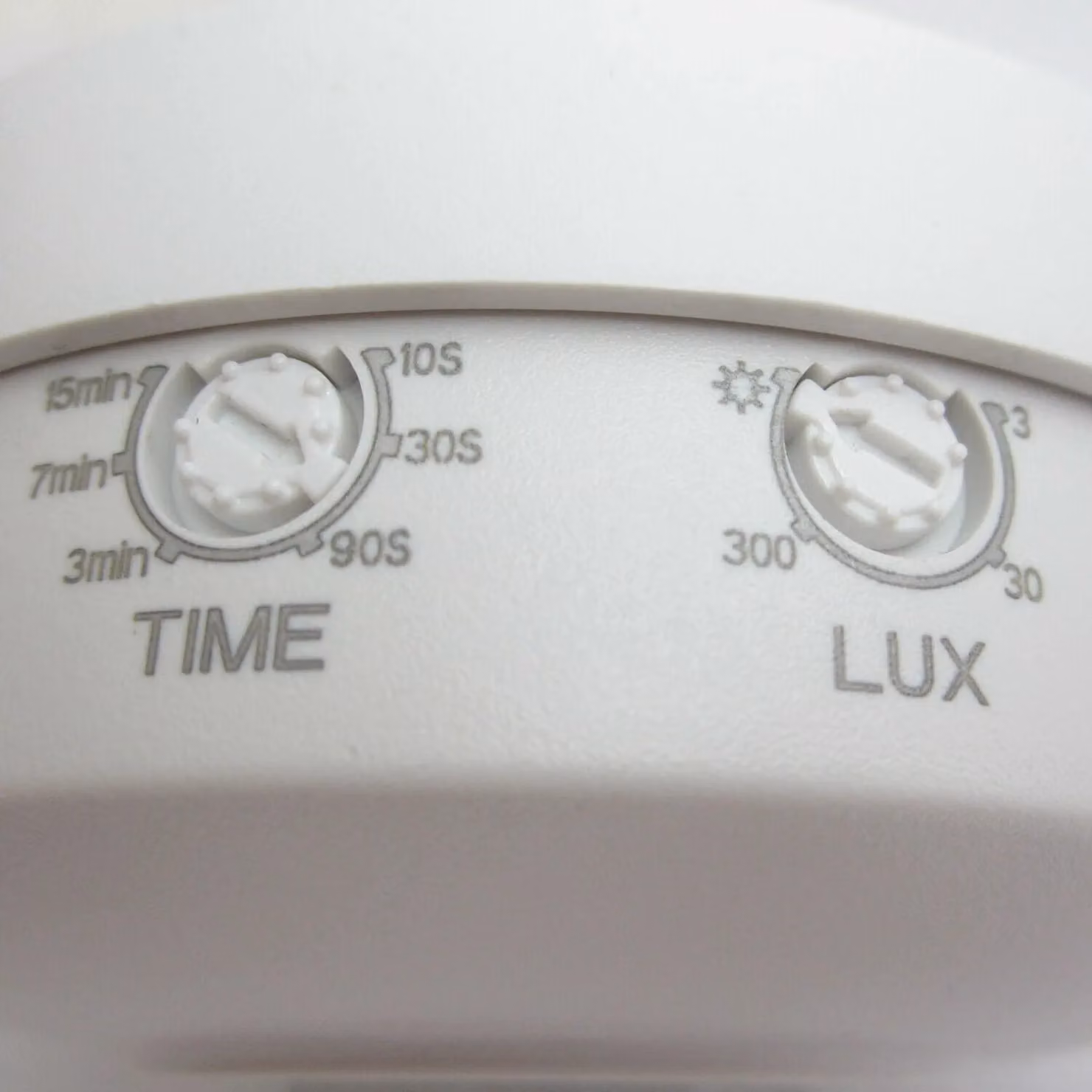 Loops White IP44 Outdoor and Bathroom PIR Occupancy Sensor with Automatic Timer Reset and Adjustable Lux Motion Detector Kit – 2