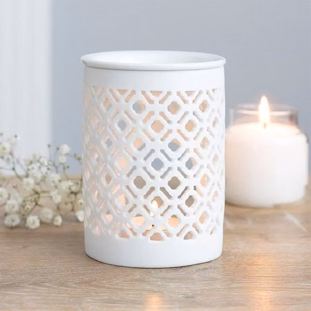 Uniqueful Matte Lattice Cut Ceramic Oil Burner in White