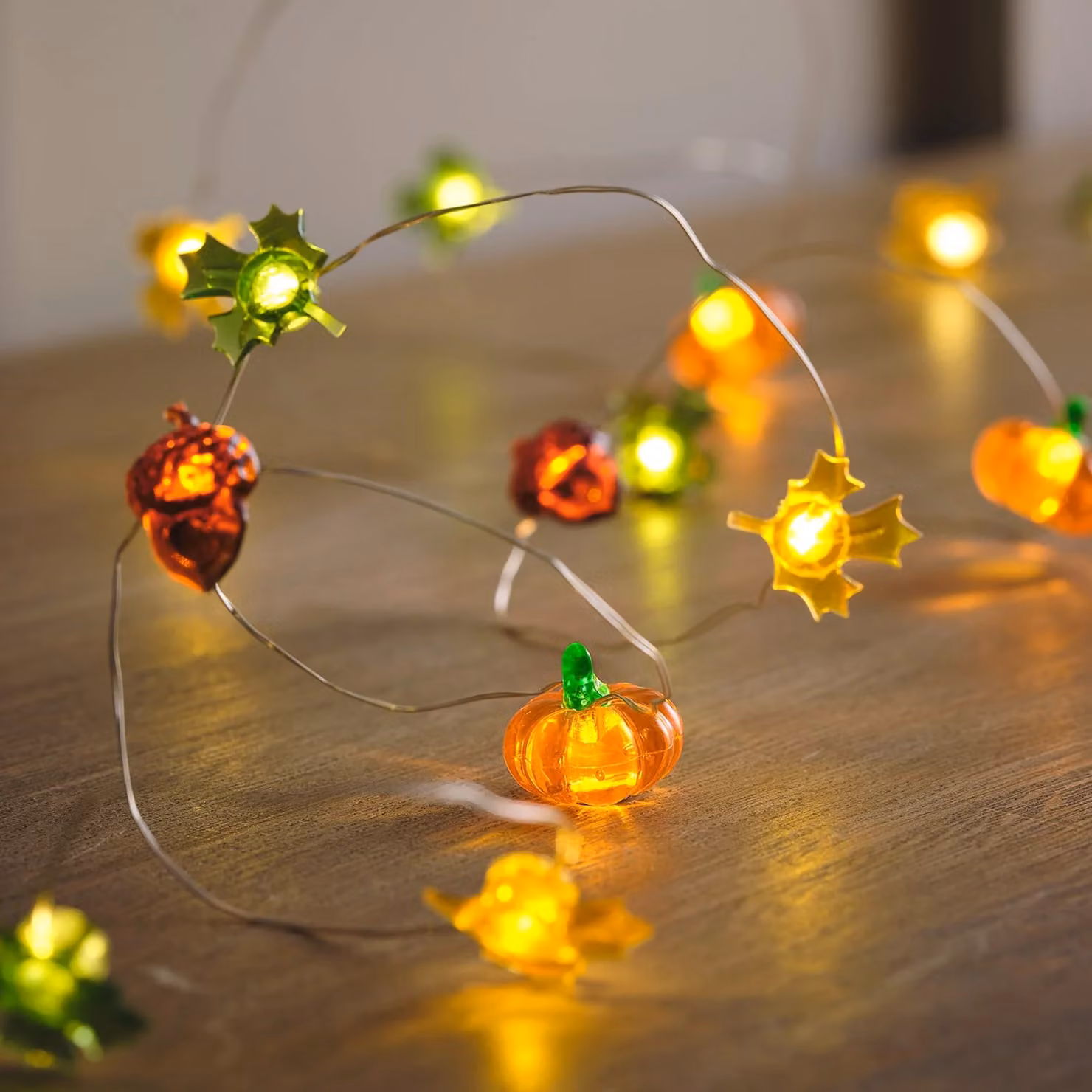 Lights4fun 30 Autumnal Multicolour Micro LED String Lights with Timer, Orange and Transparent