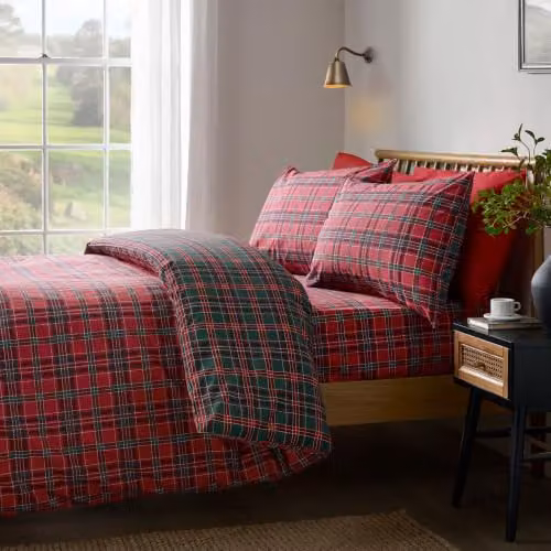 Catherine Lansfield Reversible Tartan Check King Duvet Cover and Pillowcase Set in Red and Green – 1