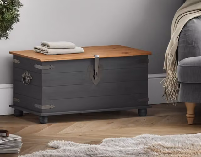 Mercers Furniture Corona Solid Wood Pine Blanket Box Ottoman Storage Toy Trunk in Distressed Charcoal Wax