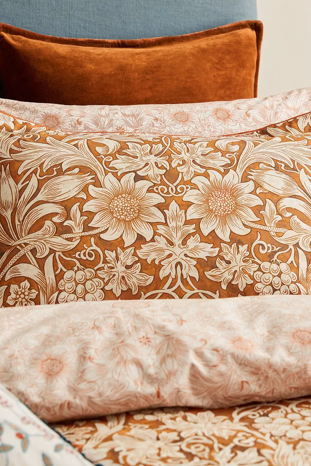 Morris & Co Sunflower Organic Cotton Percale Duvet Cover and Pillowcase Set in Beige and Yellow – 4