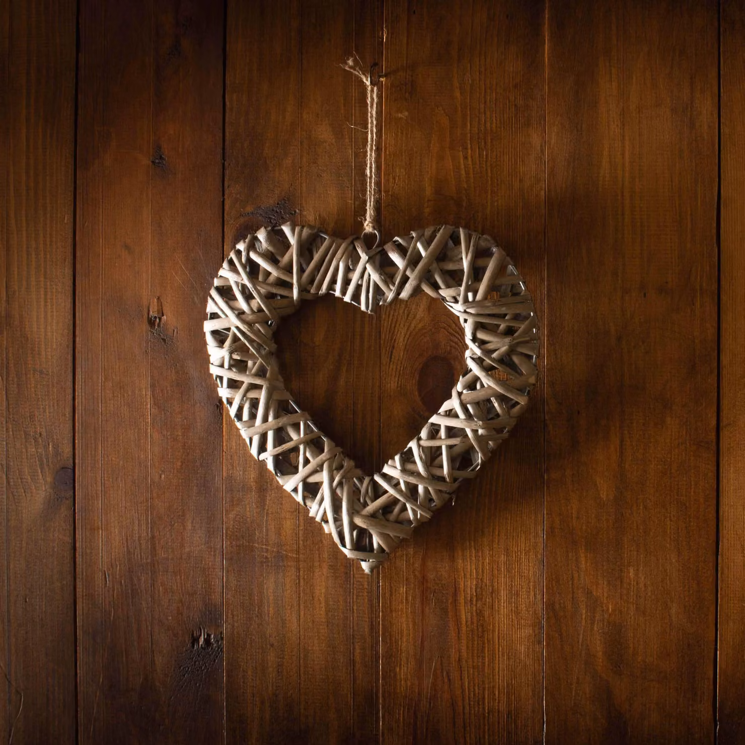 Red Hamper H149M Rustic Wicker Hanging Heart Basket in Red, Grey and Beige – 3