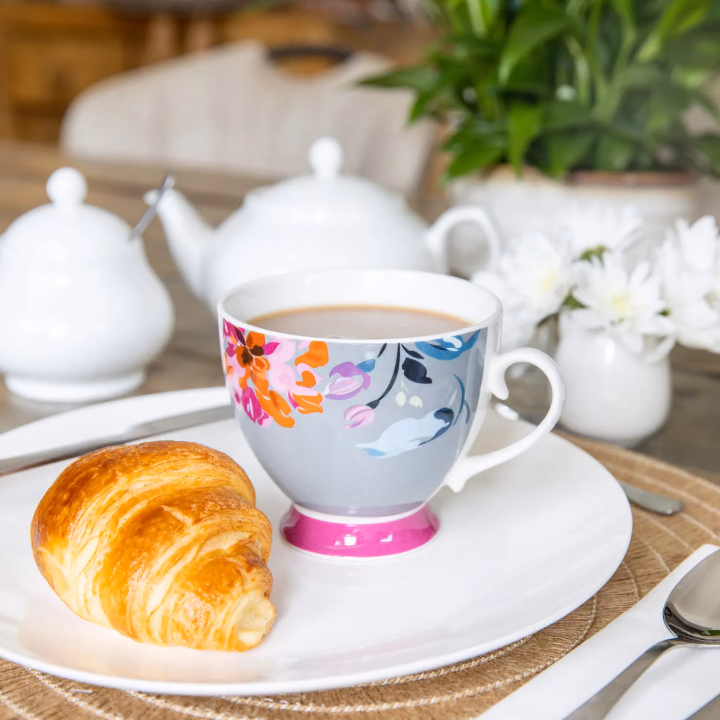 KitchenCraft Set of 4 Bone China Floral Border Mugs in Grey – 2