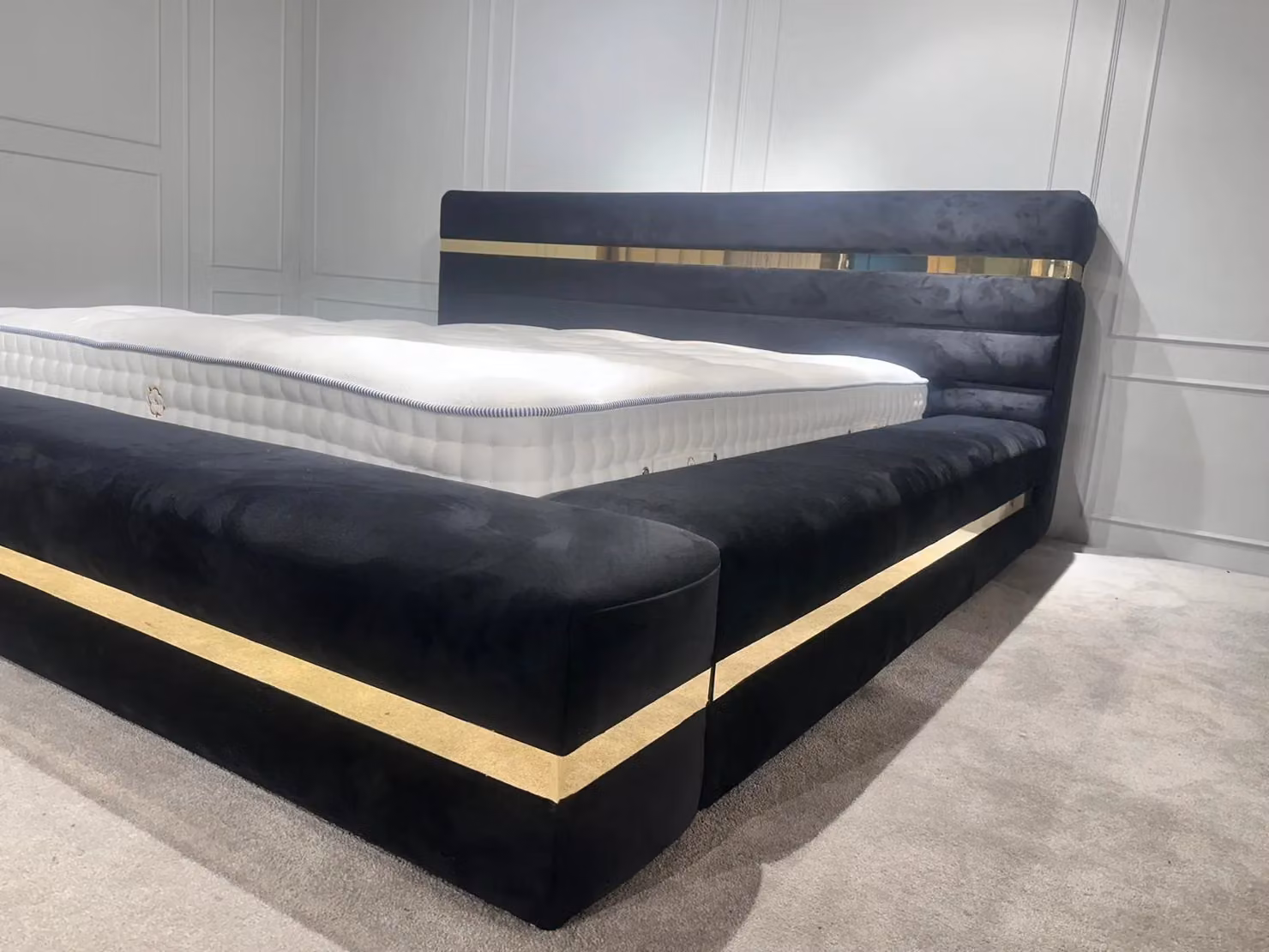 HOB Furniture Aruba Upholstered Velvet Bed in Black and Gold, Emperor Size – 3
