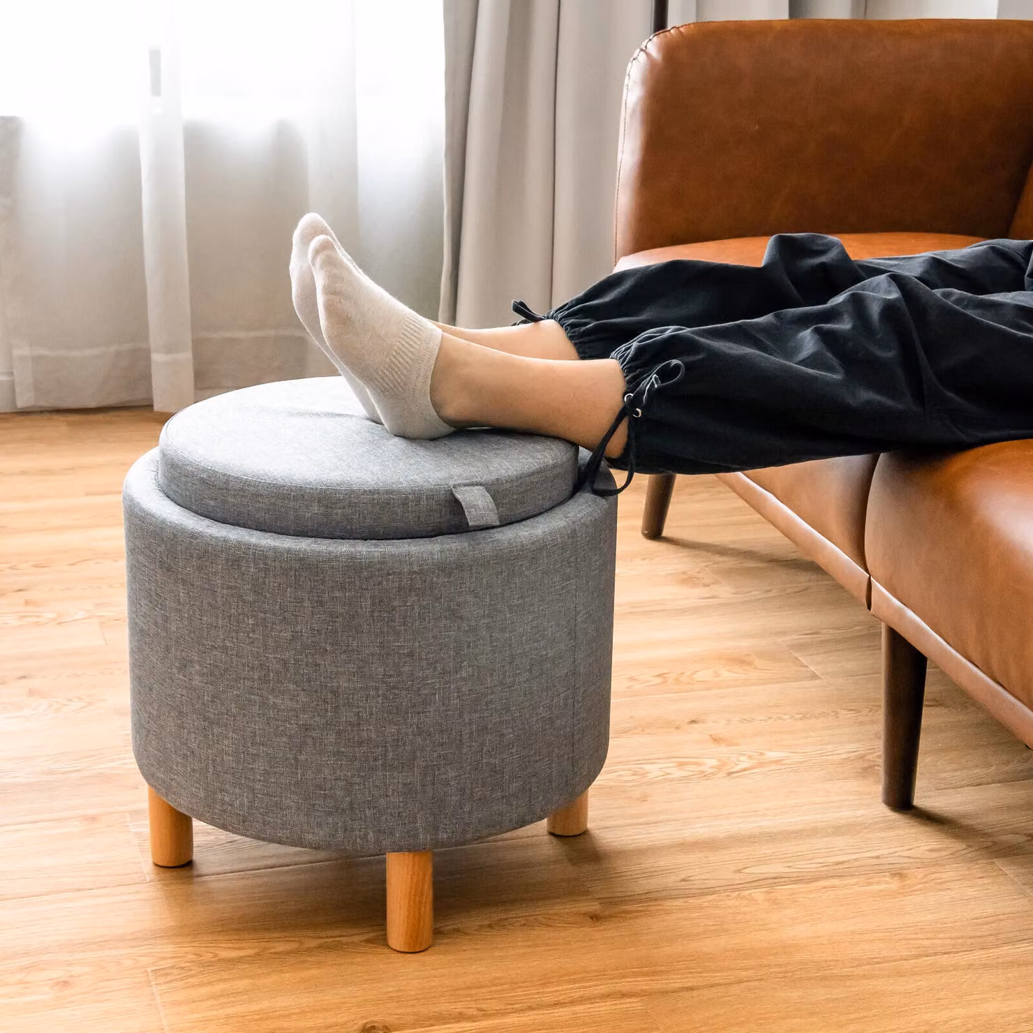 Costway Round Fabric Storage Ottoman with Tray and Non-Slip Pads in Grey – 4