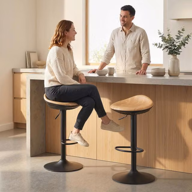 HOMCOM Set of 2 Modern PU Leather Breakfast Barstools in Oak and Brown