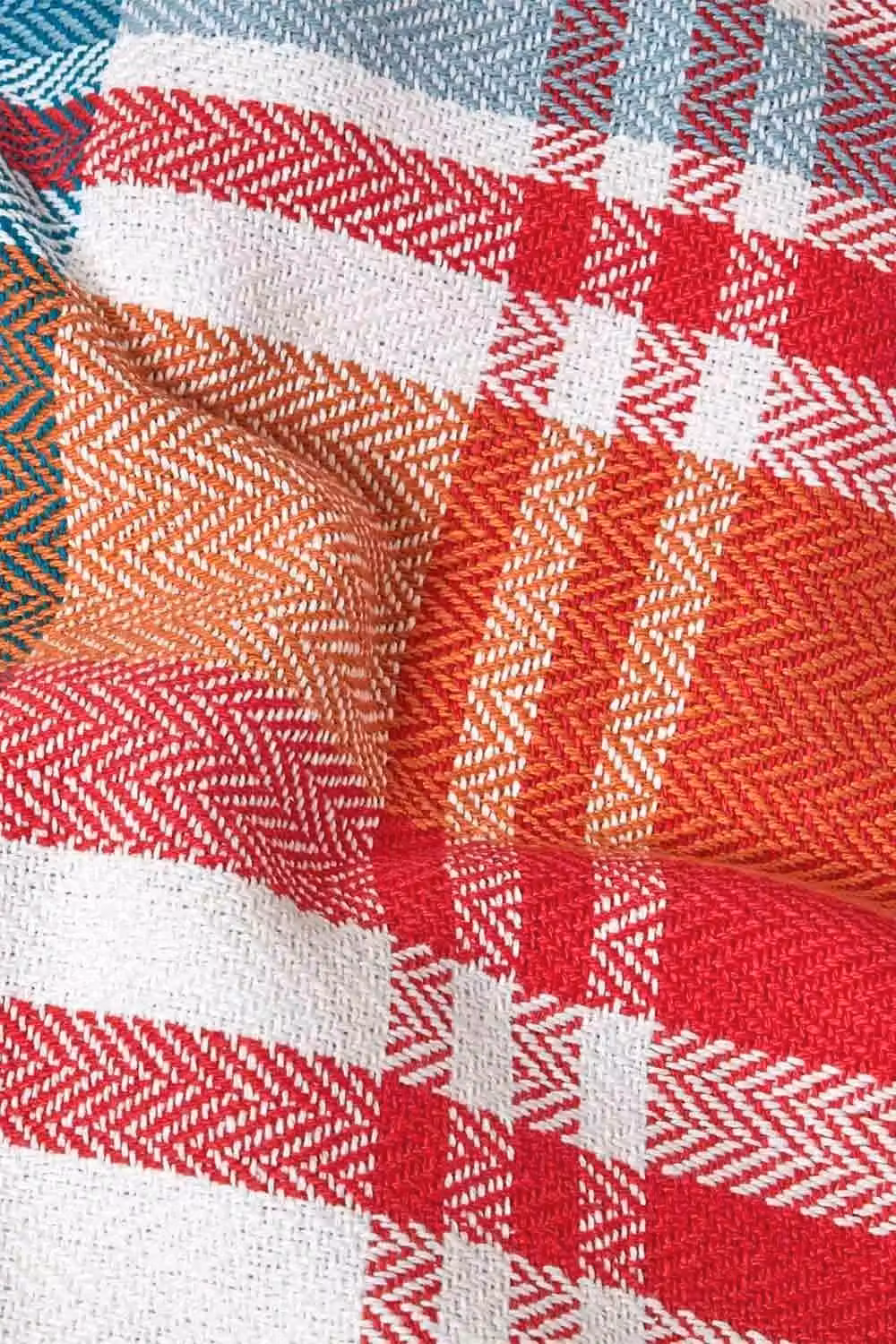 Homescapes Falun Cotton Tartan Throw in Red, Orange and White with Fringes, W: 150 cm, D: 200 cm – 2