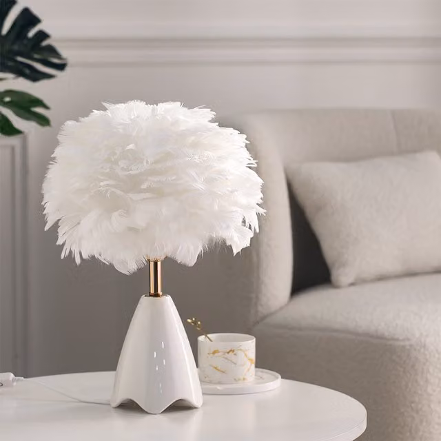 Livingandhome White Ceramic Feather Table Lamp