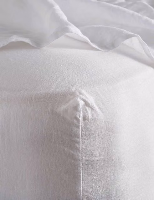 Bedfolk Pure Linen Washed Fitted Sheet White W/D/H: 180 x 200 cm