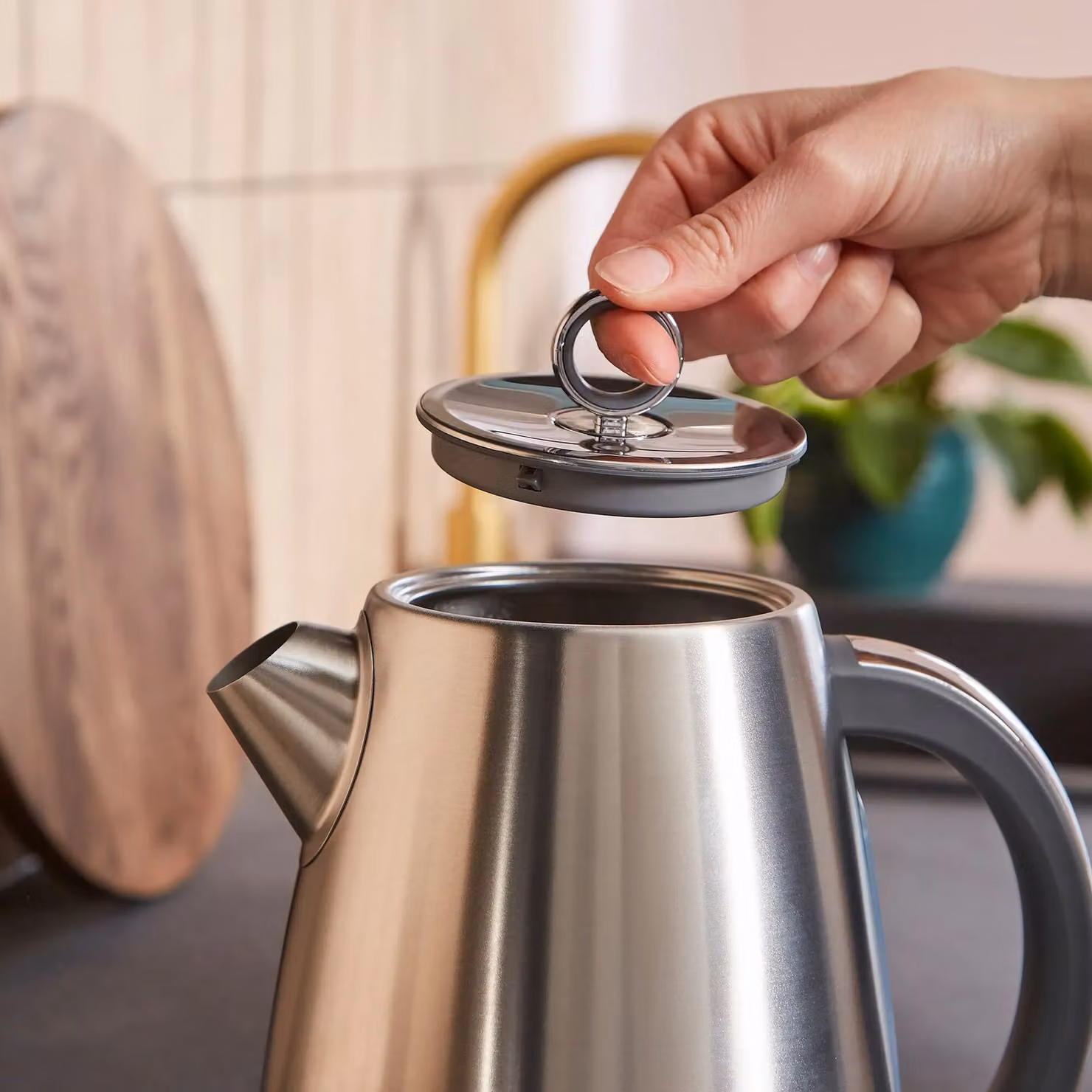 Morphy Richards Mexborough 1.7L Stainless Steel Jug Kettle in Grey and Silver with Limescale Filter and Auto Shut-off – 9