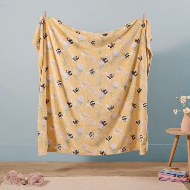 Riva Home Furn Country Bee Floral Print Soft Fleece Throw in Yellow, W/D/H: 130 x 150 cm – 1