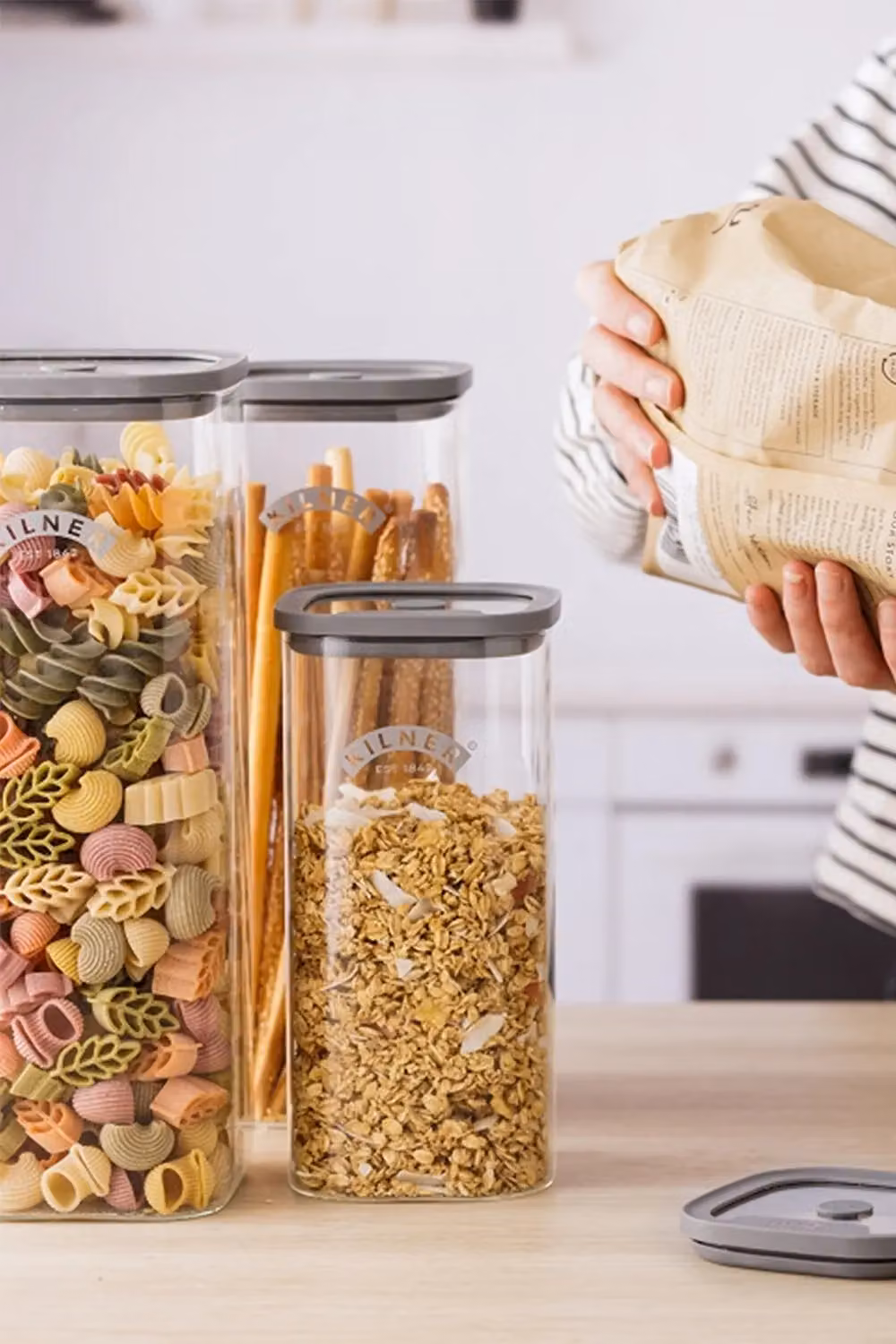 Kilner Set of 3 Airtight Square Glass Fresh Storage Jars with Silicone Lids, 1.5 l, Clear – 2