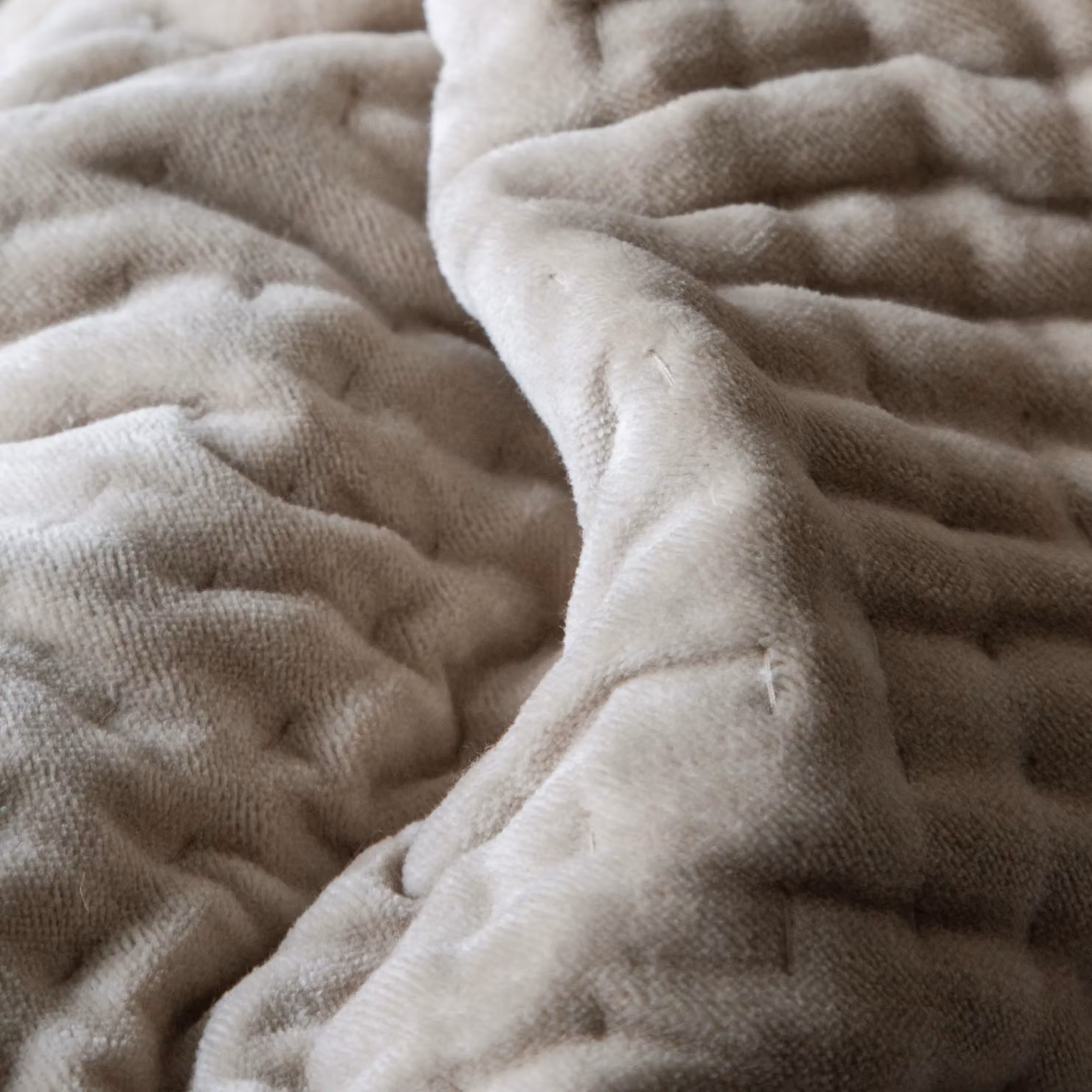 Voyage Maison Haze Quilted Cotton Throw in Beige, W: 140 cm, L: 200 cm – 3