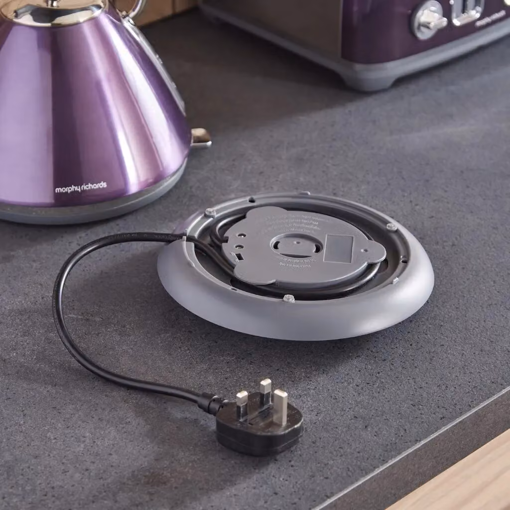 Morphy Richards Accents Pyramid 1.5 l Metal Kettle in Metallic Red and Purple – 3