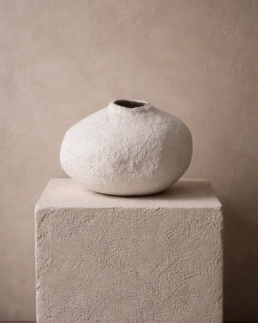 Tommy Franks Hedron III Modern Ceramic Tabletop Pot, White, W/D/H: 29.5 x 42.5 x 42.5 cm