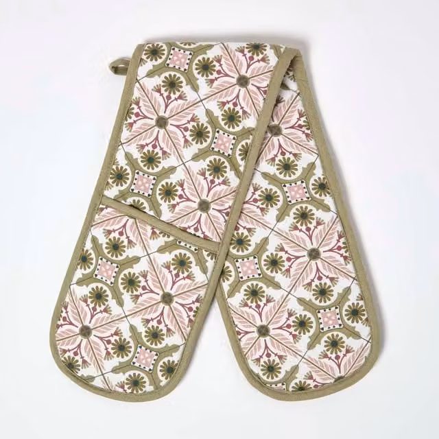 Homescapes Retro Cotton Oven Glove in Green and Pink