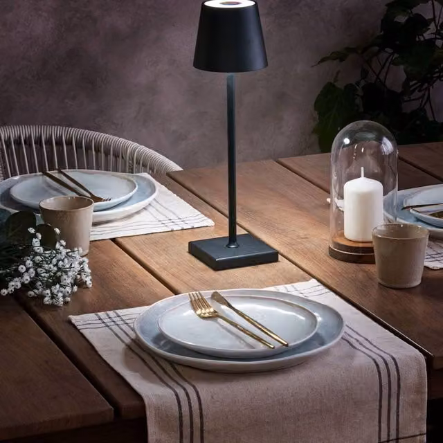 Wyld and Coco Black Aluminium Table Lamp with USB Charging and Dimmable Lighting – 1
