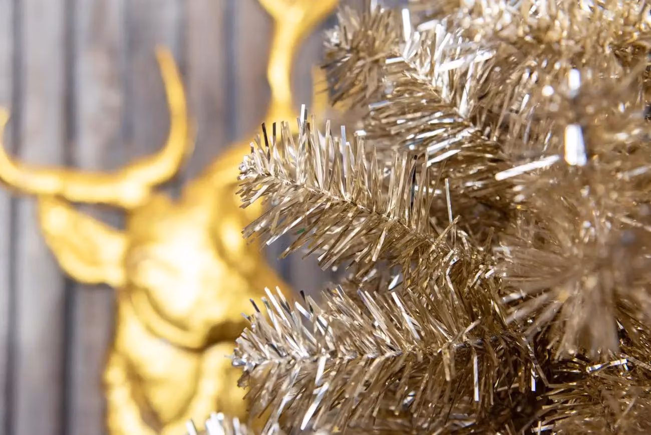 Shatchi 6ft Artificial Christmas Tree in Gold with Shiny Tinsel Tips and Hinged Branches – 7