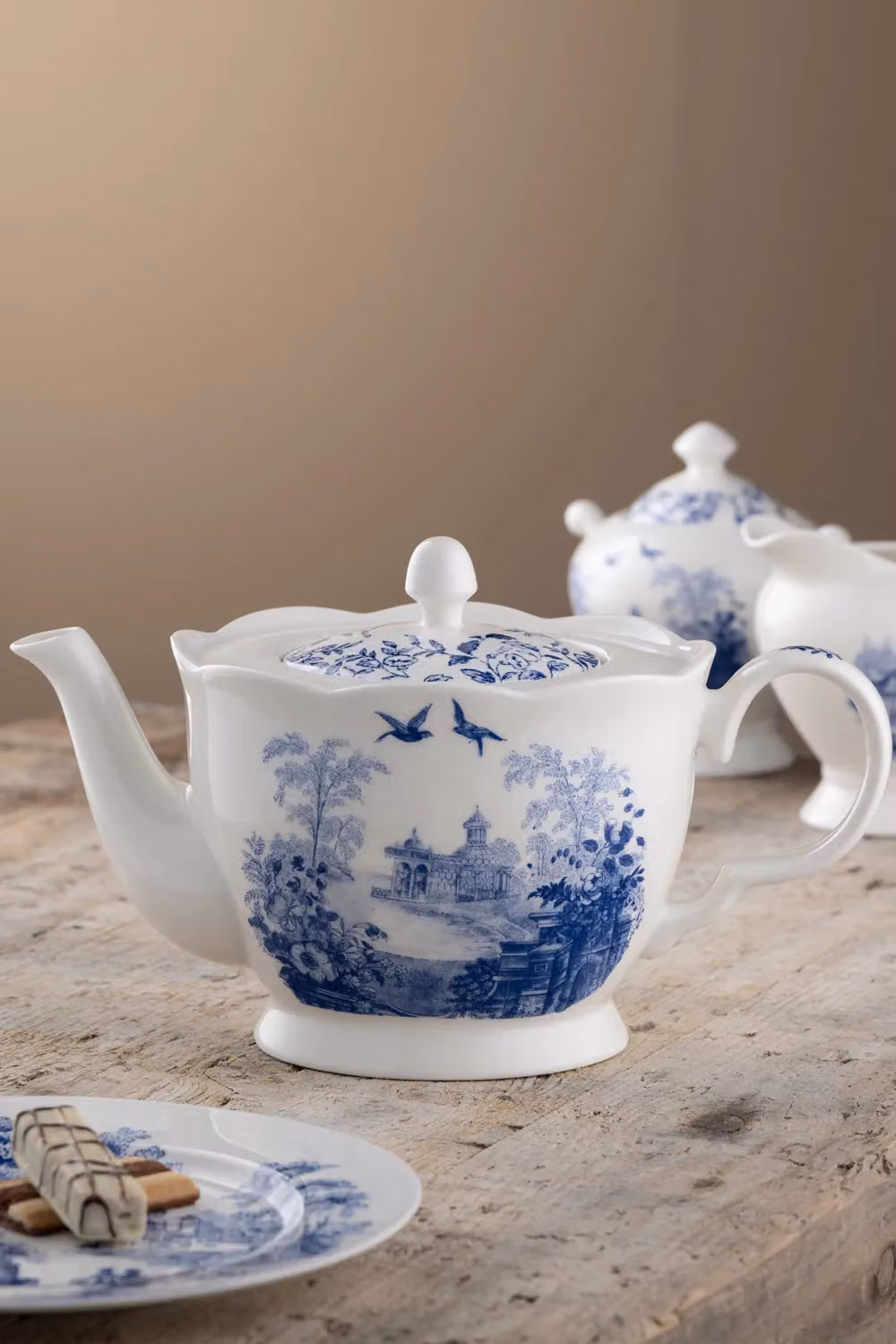 Aynsley Archive Blue Floral Bone China Teapot in Blue, White and Multicolour – 2