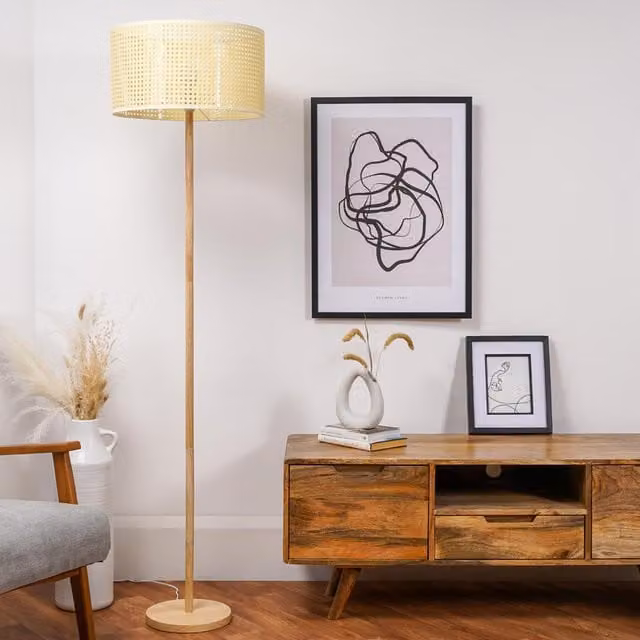 ValueLights Heather Scandinavian Floor Lamp with Rattan Shade in Natural Wood and Beige