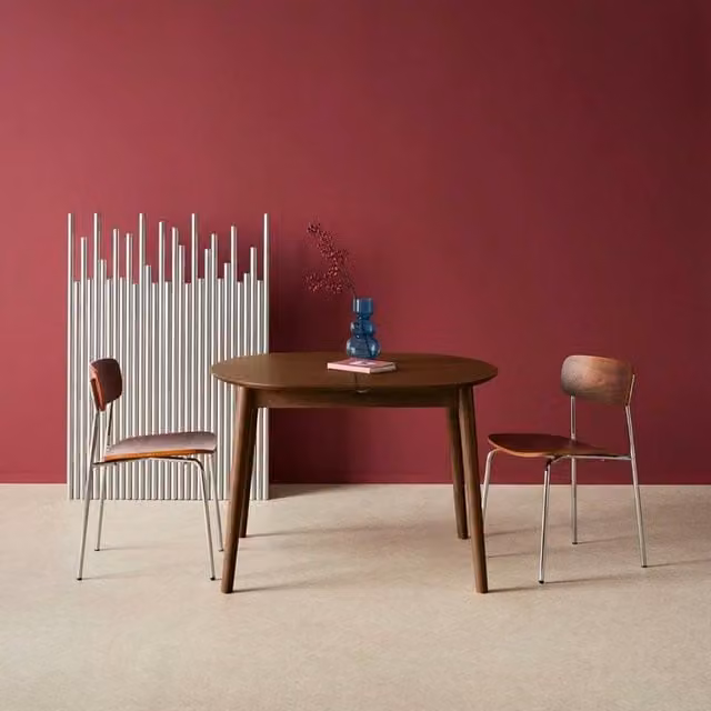 sweeek Oval Extendable Dining Table in Dark Brown, Rubberwood and Oak Veneer, 4-6 Seats