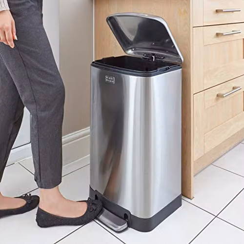 BLACK+DECKER 30L Stainless Steel Pedal Bin with Soft Close Lid and Removable Inner Bucket, Grey, H: 61.5 cm, W: 35 cm, D: 34 cm – 2