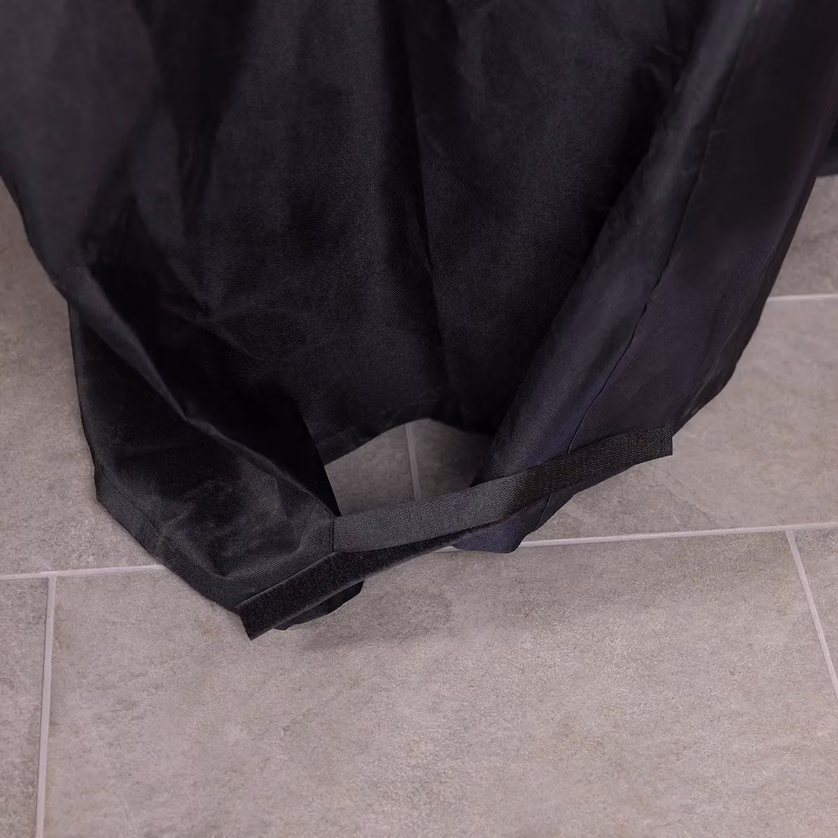 Charles Bentley Universal Waterproof Premium Gas and Charcoal BBQ Cover in Black, W/D/H: 126 x 155 x 60 cm – 2
