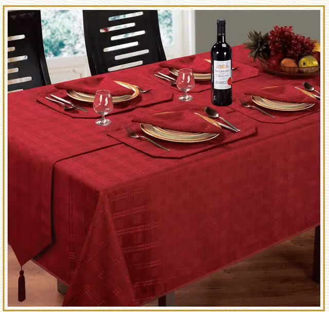 Kitchen Trends Modern Jacquard Hampton Rectangular Tablecloth in Red