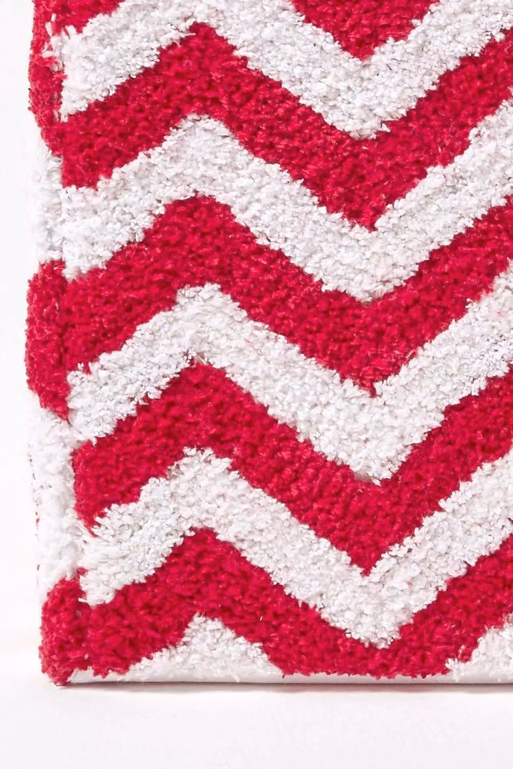 HOMESCAPES Tufted Cotton Cube Pouffe in Red and White Geometric Pattern, W/D/H: 36 x 36 x 38 cm – 4
