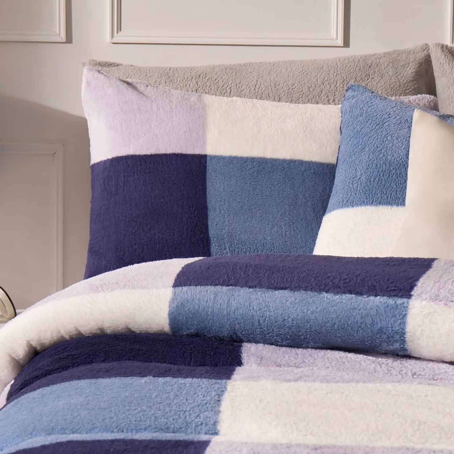 OHS King Size Teddy Fleece Gingham Duvet and Pillowcase Bedding Set, 10.5 TOG, Dark Navy Blue – 3