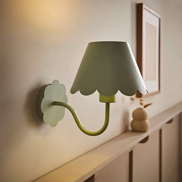 ValueLights Hattie Scallop Rechargeable Wall Light in Green