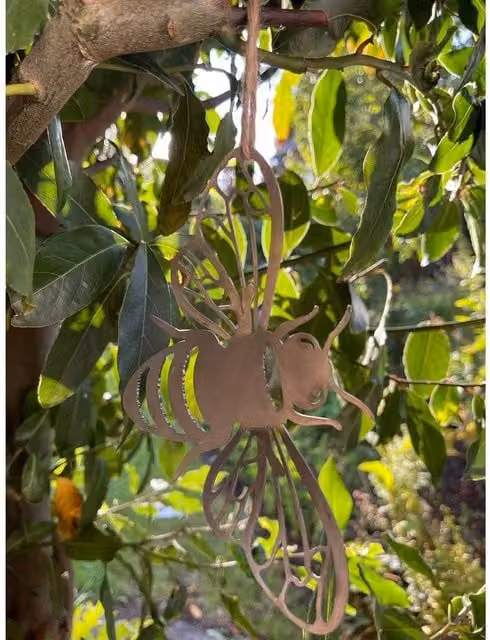 Poppyforge Hanging Folded Wings Bee Metal Garden Art in Brown, W: 15 cm, H: 10 cm