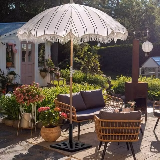 Wyld and Coco Garden Parasol with White and Black Stripes and Beech Wood Pole, Diameter: 150 cm – 1