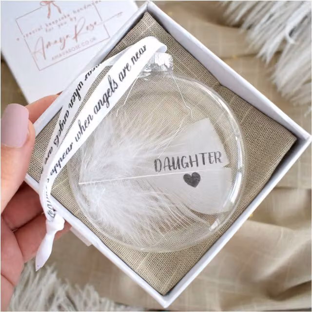 Amaya Rose Ltd In Memory of Daughter Round Glass Bauble with Feather Design in Clear and White