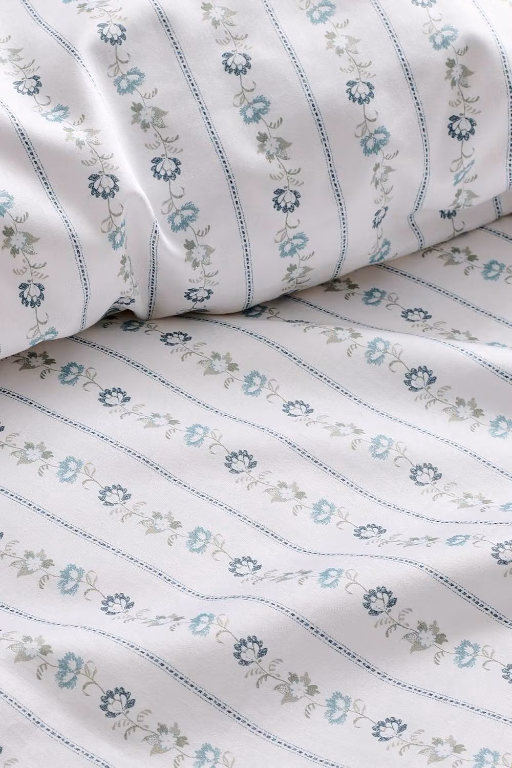 Christy Rosamund Floral Cotton Mako Satin Duvet Cover Set in White, W: 140 cm, H: 200 cm – 3