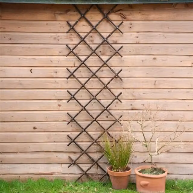 Primrose Black Bamboo Expanding Trellis Privacy Screen Fence, W: 90 cm, H: 180 cm