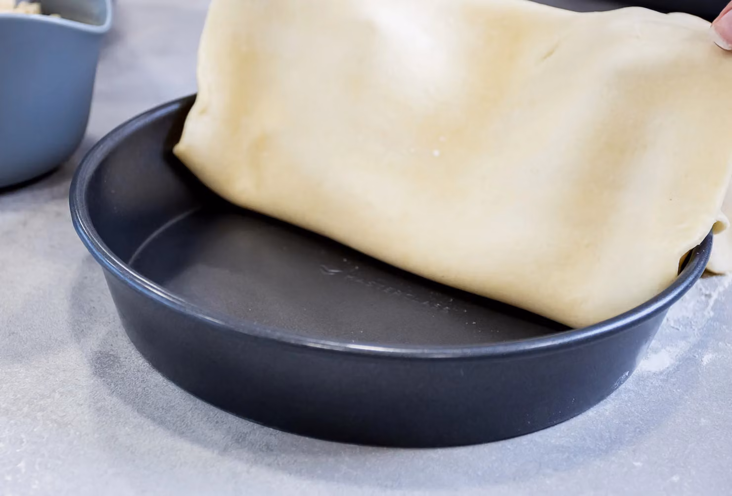 MasterClass Non-Stick Round Carbon Steel Cake Tin, 23 cm, Grey – 4