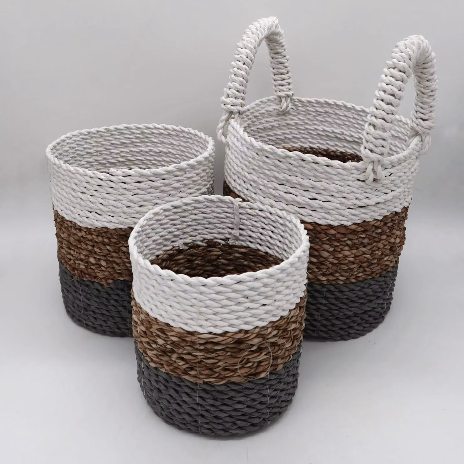 KDMD Seagrass Basket Set with Handles in Grey and White – 2